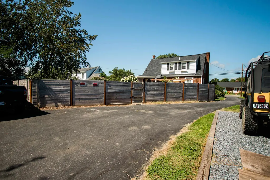 212 Stuart Avenue N Elkton VA 22827