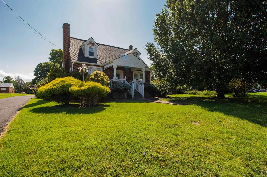 212 Stuart Avenue N Elkton VA 22827