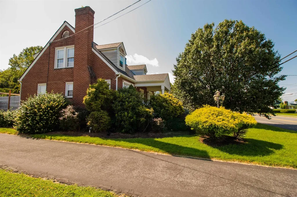 212 Stuart Avenue N Elkton VA 22827