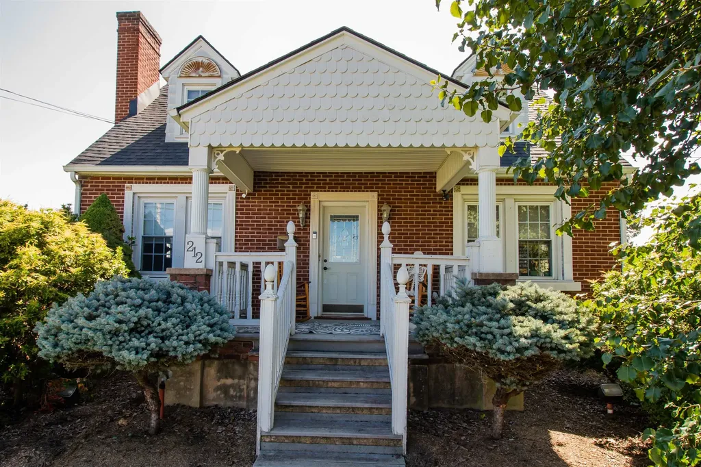 212 Stuart Avenue N Elkton VA 22827