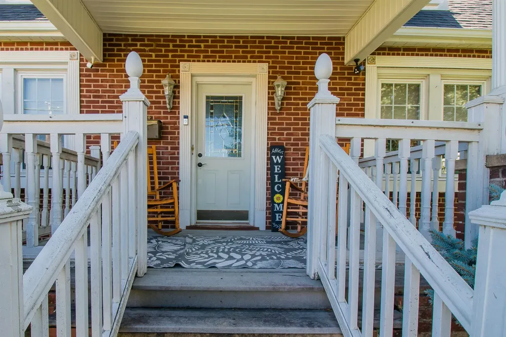 212 Stuart Avenue N Elkton VA 22827