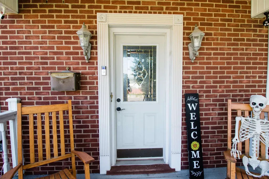 212 Stuart Avenue N Elkton VA 22827