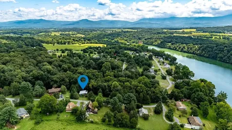 606 Riverside Drive Luray VA 22835