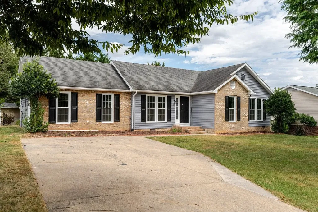 1710 Fox Lane Harrisonburg VA 22801