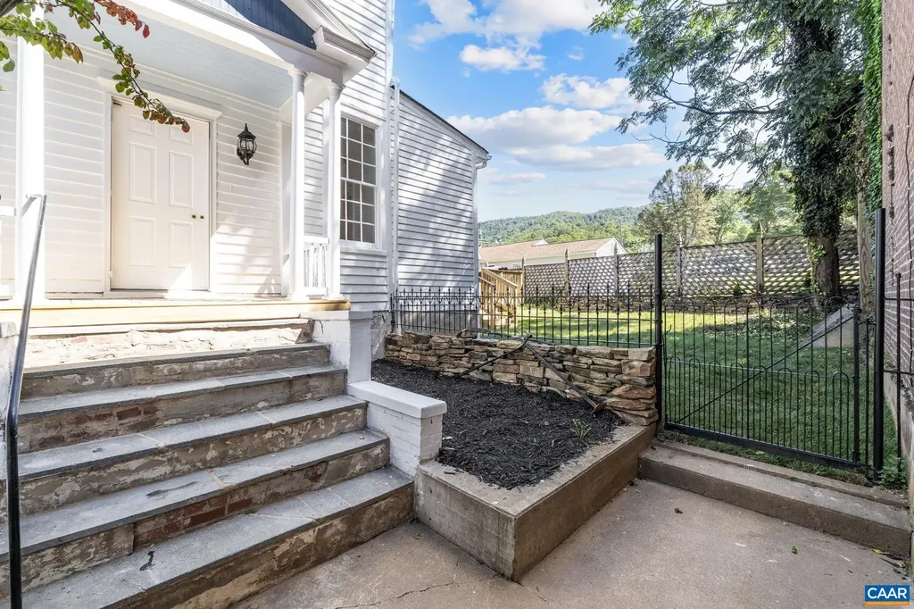 622 Front Street Lovingston VA 22949