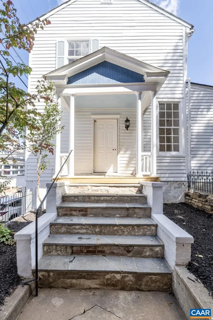 622 Front Street Lovingston VA 22949