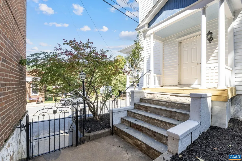 622 Front Street Lovingston VA 22949