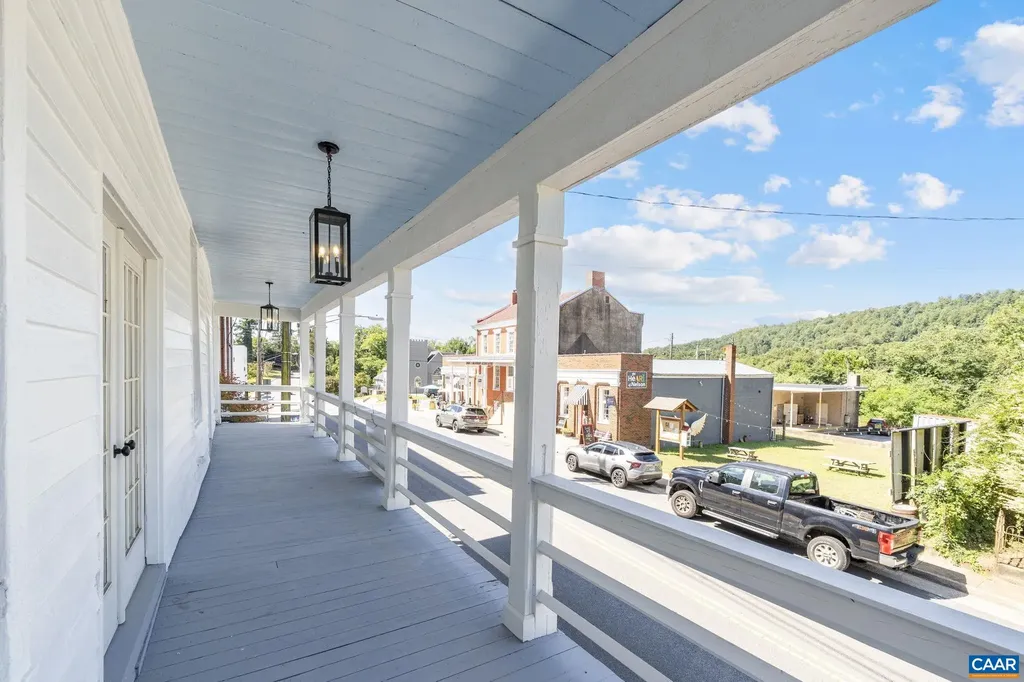 622 Front Street Lovingston VA 22949