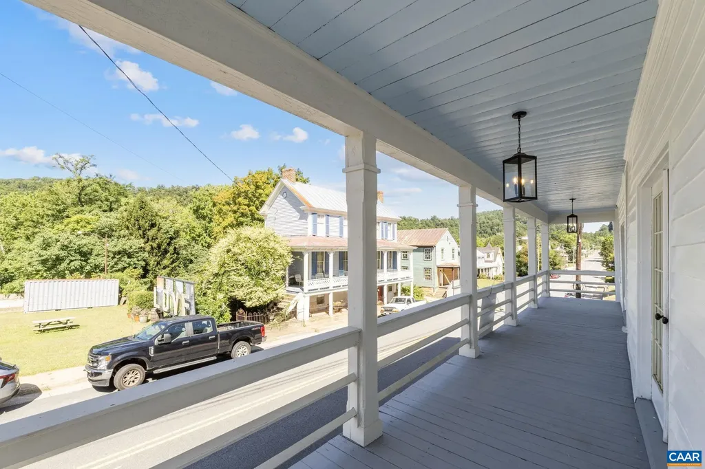 622 Front Street Lovingston VA 22949