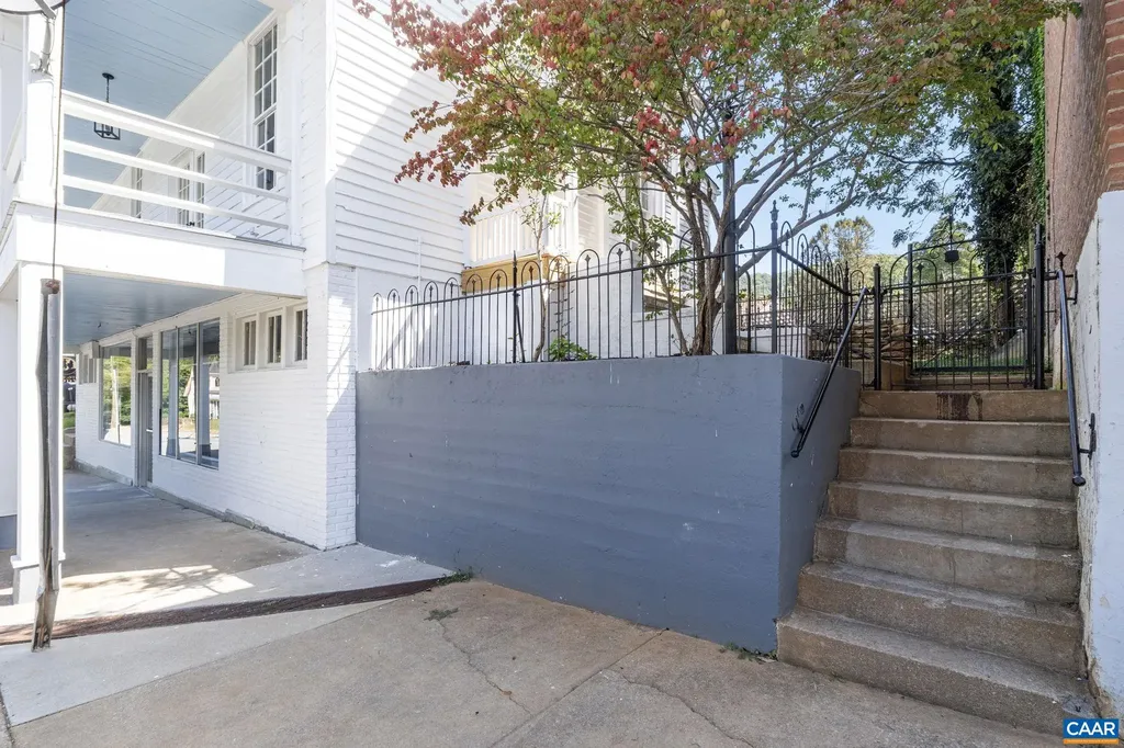 622 Front Street Lovingston VA 22949