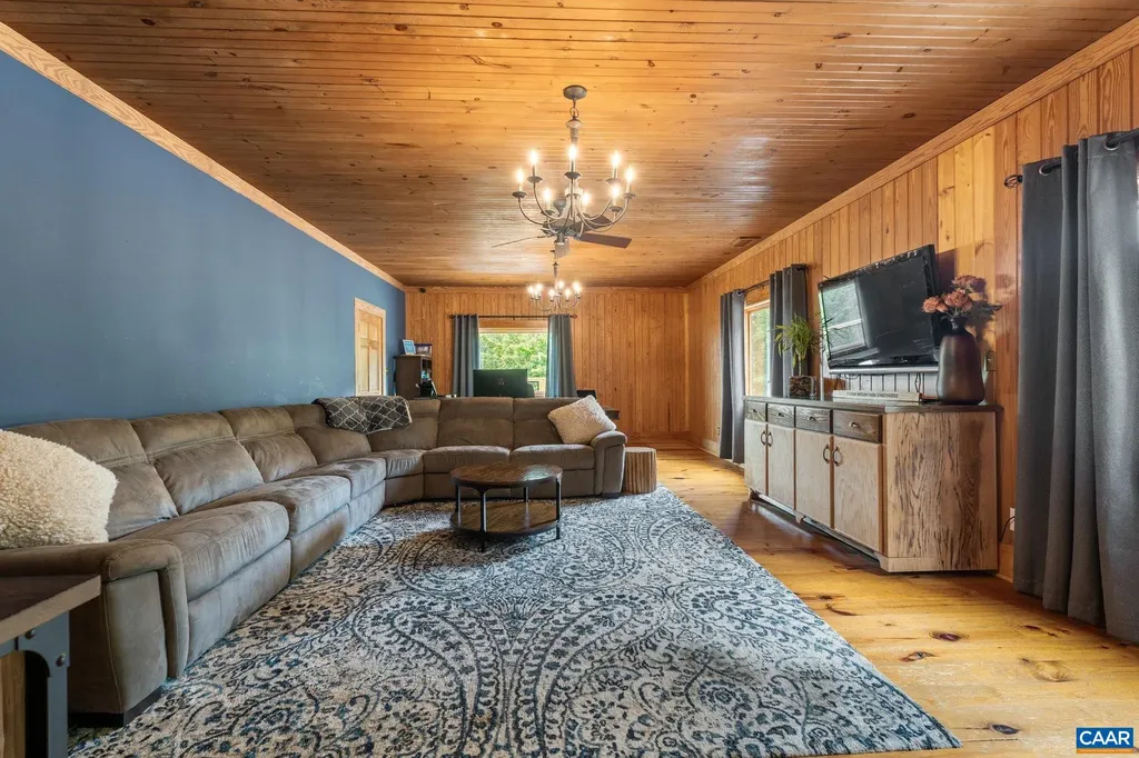 1376 Wyatt Mountain Road Dyke VA 22935