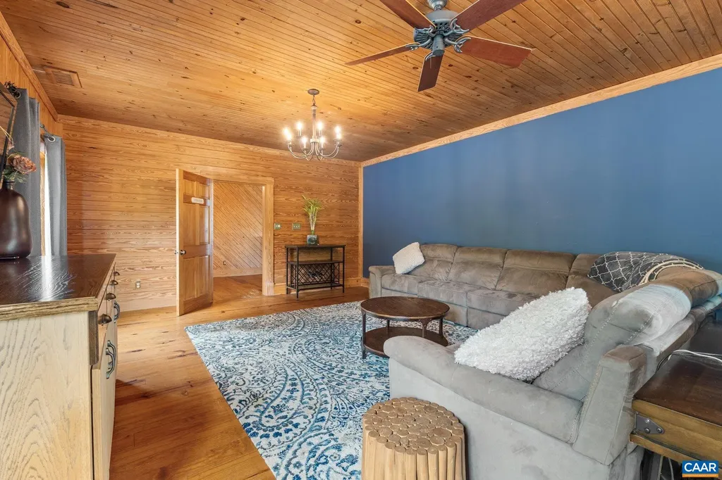 1376 Wyatt Mountain Road Dyke VA 22935