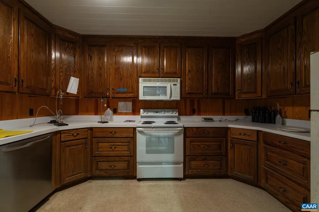 1376 Wyatt Mountain Road Dyke VA 22935