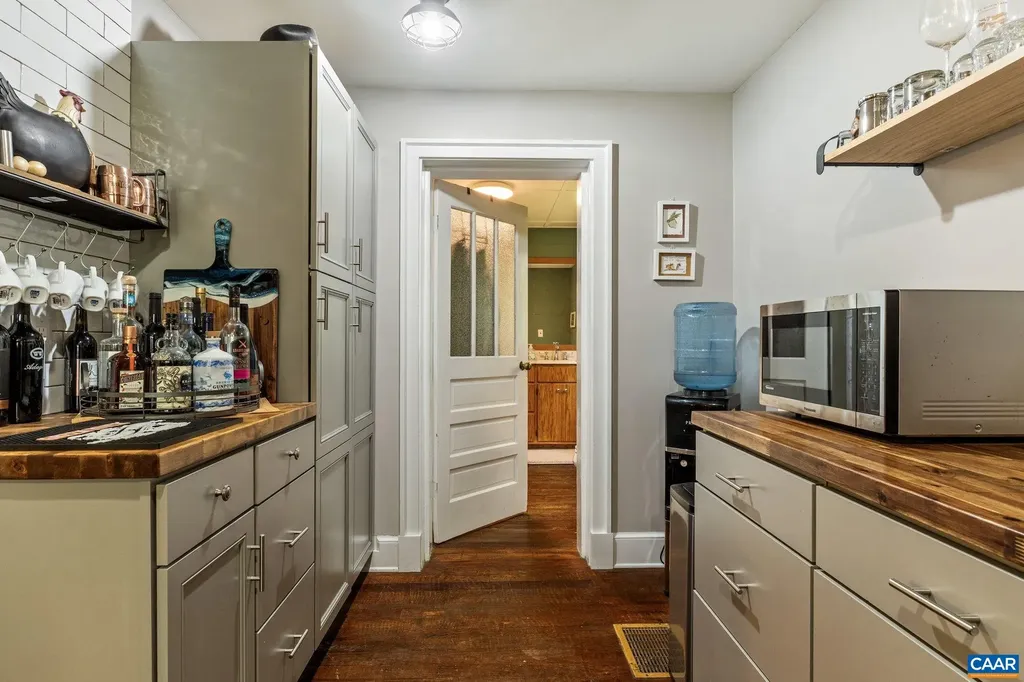 1376 Wyatt Mountain Road Dyke VA 22935