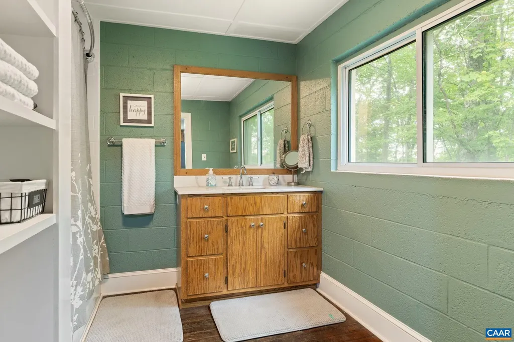 1376 Wyatt Mountain Road Dyke VA 22935