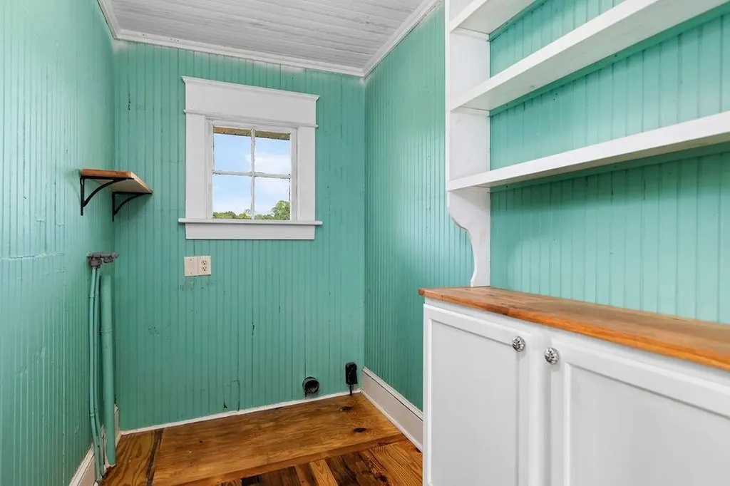 745 Albevanna Spring Road Scottsville VA 24590