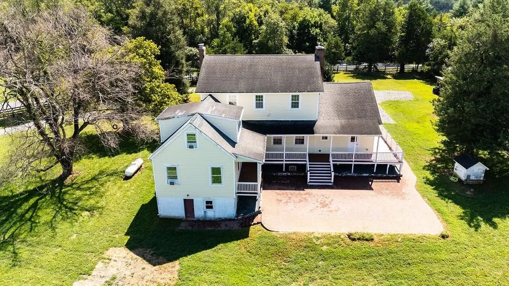 745 Albevanna Spring Road Scottsville VA 24590