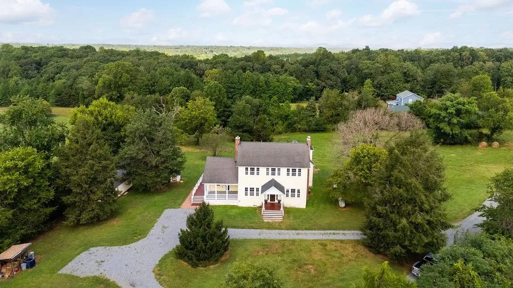 745 Albevanna Spring Road Scottsville VA 24590