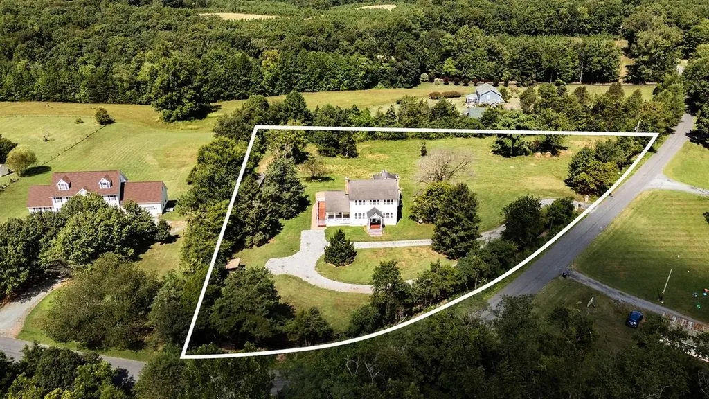 745 Albevanna Spring Road Scottsville VA 24590