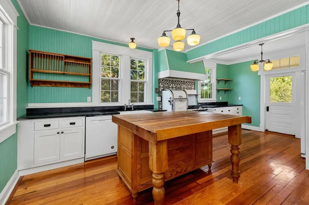 745 Albevanna Spring Road Scottsville VA 24590