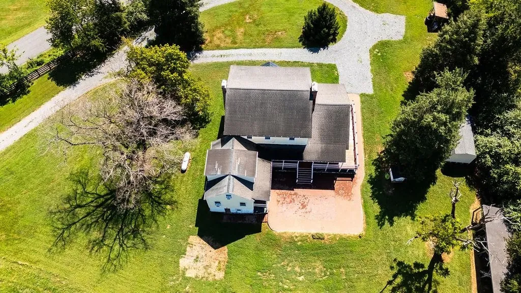 745 Albevanna Spring Road Scottsville VA 24590