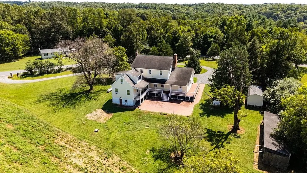 745 Albevanna Spring Road Scottsville VA 24590