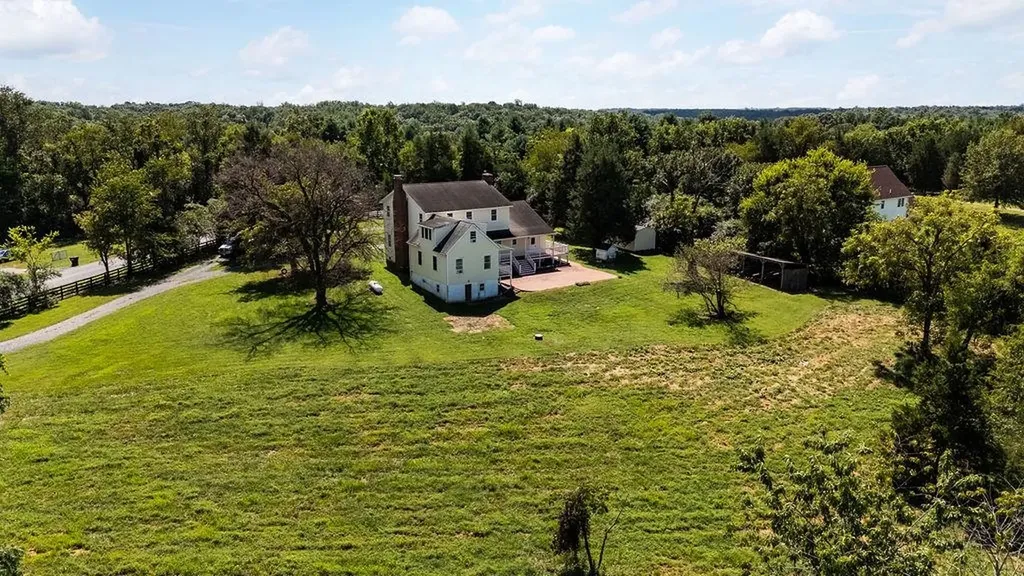 745 Albevanna Spring Road Scottsville VA 24590