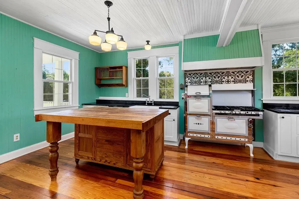 745 Albevanna Spring Road Scottsville VA 24590