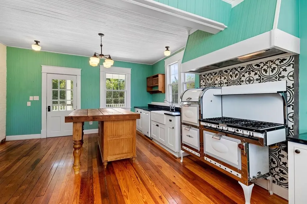 745 Albevanna Spring Road Scottsville VA 24590