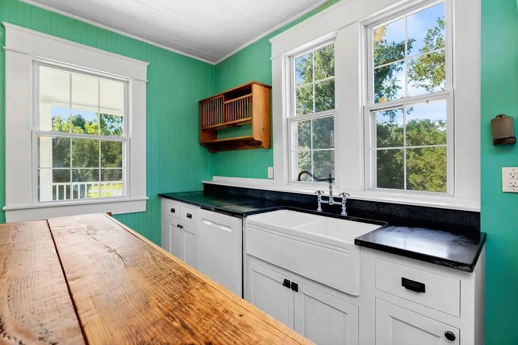 745 Albevanna Spring Road Scottsville VA 24590