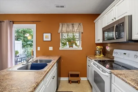 1123 Patrick Henry Place Harrisonburg VA 22802