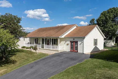 18 Foxhall Lane S Weyers Cave VA 24486