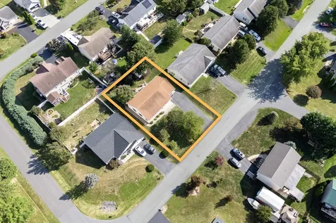 18 Foxhall Lane S Weyers Cave VA 24486