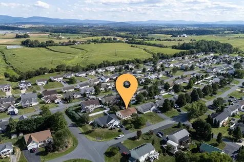 18 Foxhall Lane S Weyers Cave VA 24486