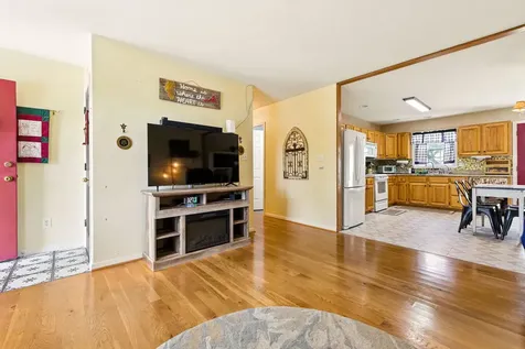 18 Foxhall Lane S Weyers Cave VA 24486