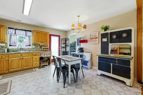 18 Foxhall Lane S Weyers Cave VA 24486