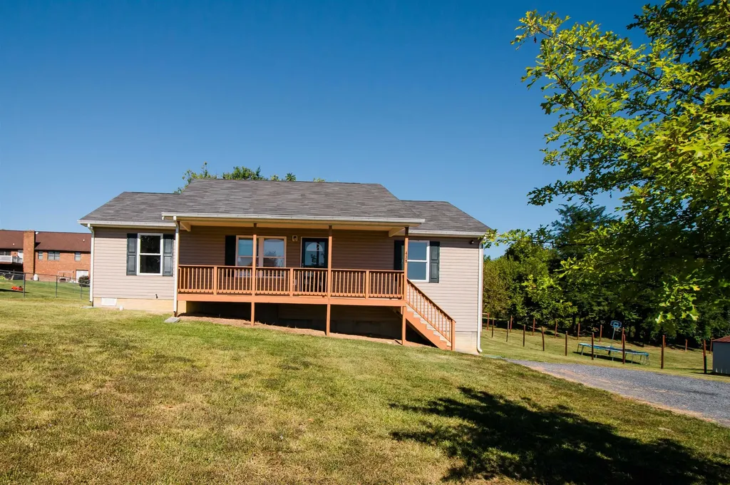 439 Summit Avenue N Woodstock VA 22664