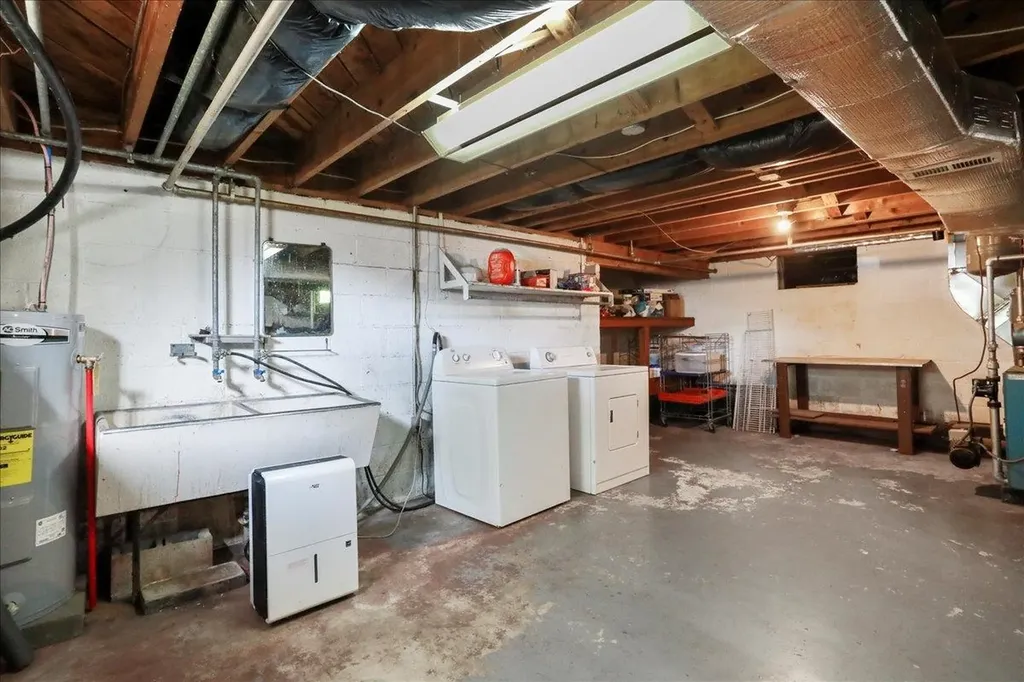 3634 East Side Highway N Elkton VA 22827