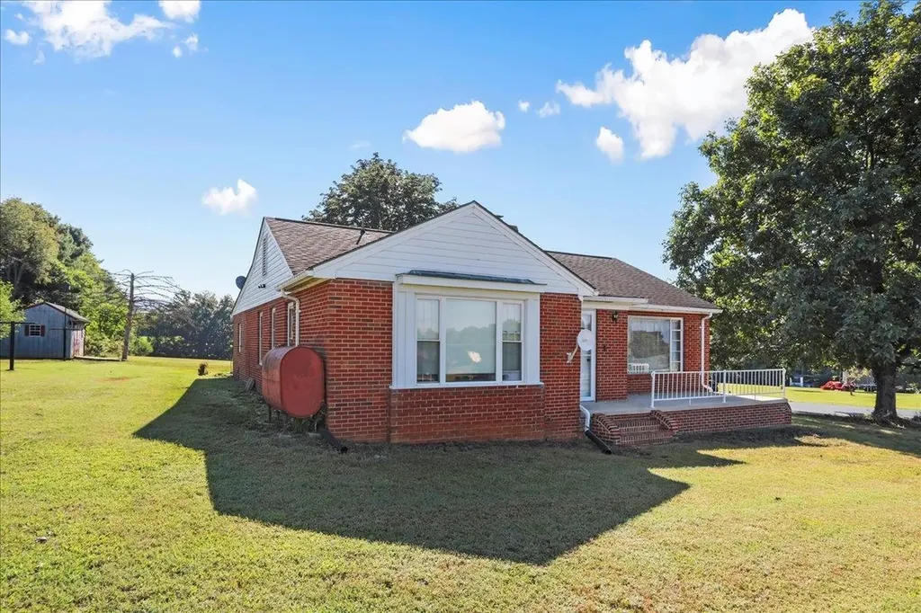 3634 East Side Highway N Elkton VA 22827