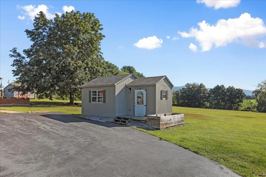 3634 East Side Highway N Elkton VA 22827