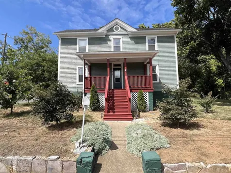 909 Maple Street Staunton VA 24401