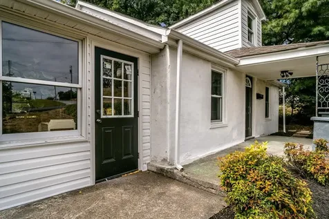 204 Dogwood Street Waynesboro VA 22980
