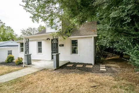 204 Dogwood Street Waynesboro VA 22980