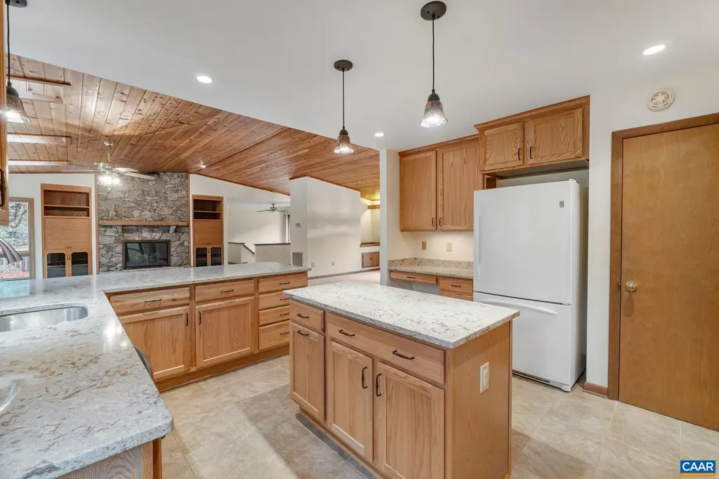 710 Sharps Creek Road Scottsville VA 24590