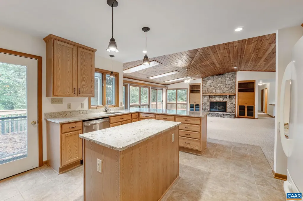 710 Sharps Creek Road Scottsville VA 24590