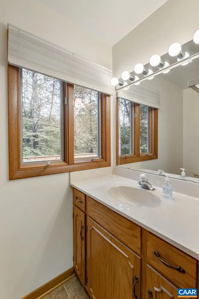 710 Sharps Creek Road Scottsville VA 24590