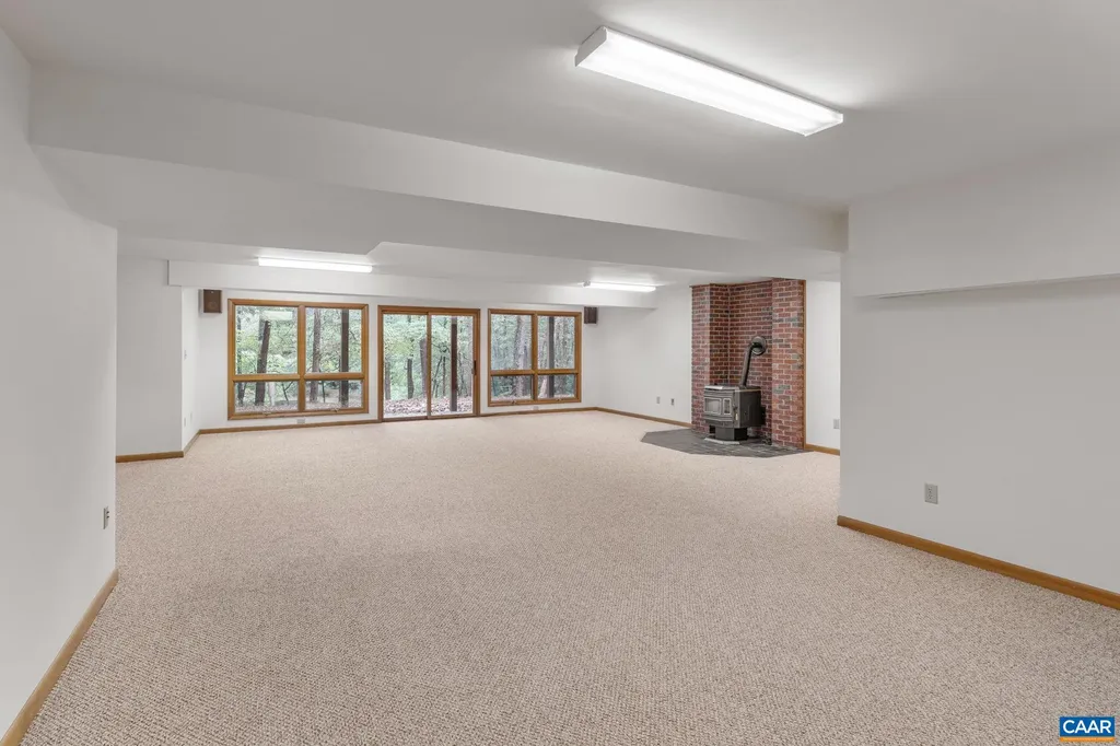 710 Sharps Creek Road Scottsville VA 24590