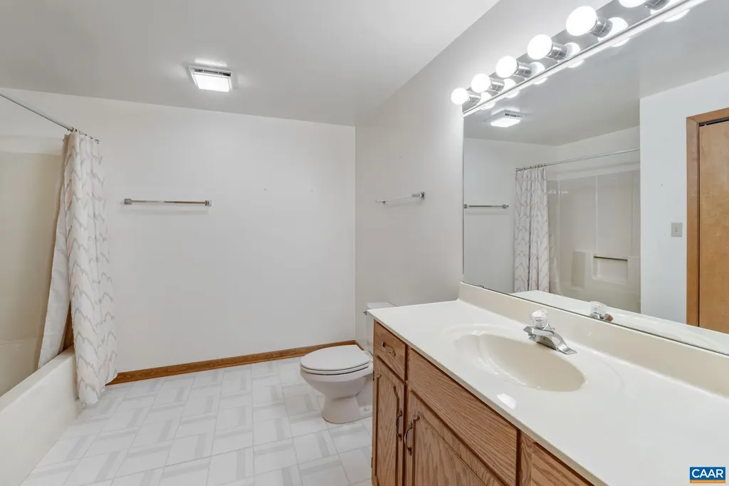 710 Sharps Creek Road Scottsville VA 24590