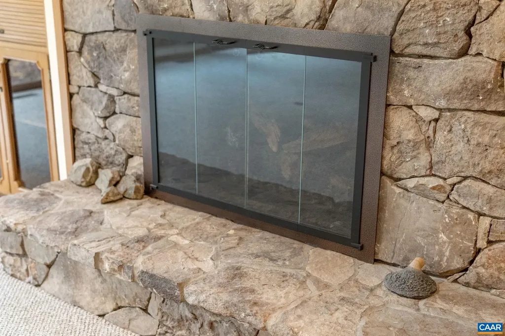 710 Sharps Creek Road Scottsville VA 24590