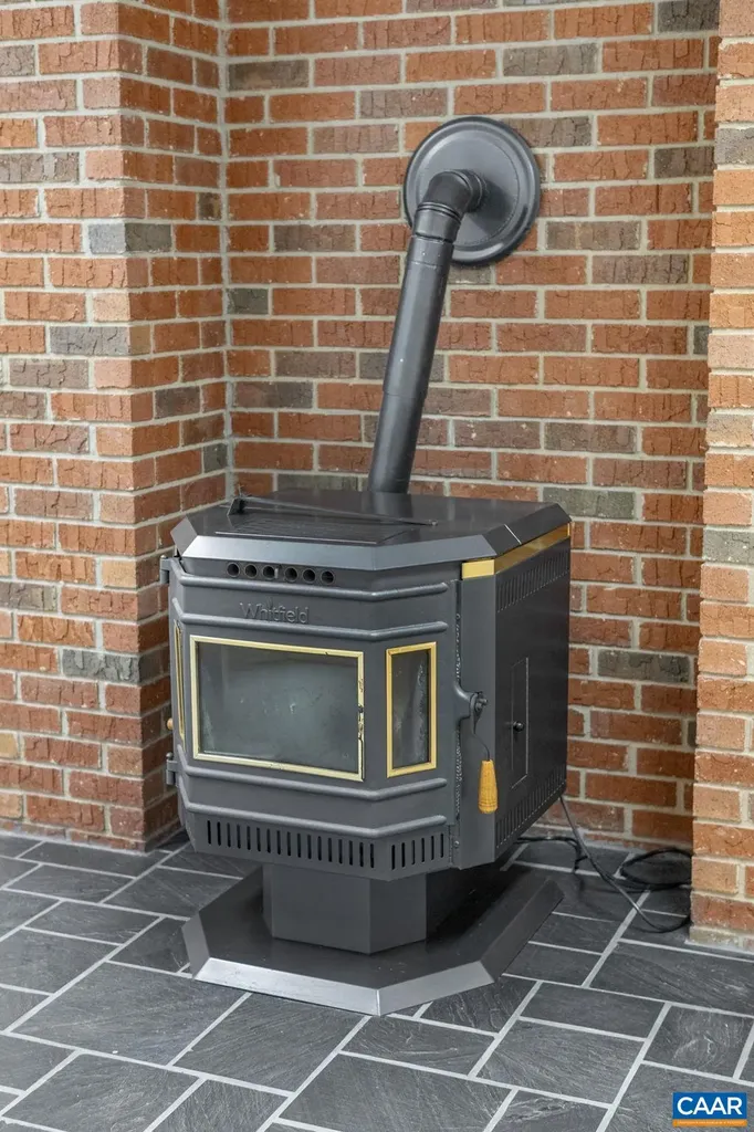 710 Sharps Creek Road Scottsville VA 24590